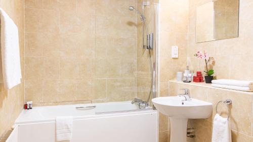 A bathroom at Muthu Clumber Park Hotel and Spa 