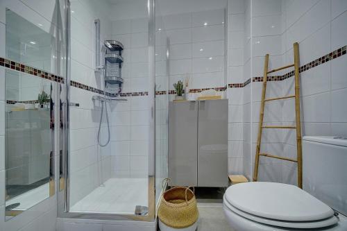 Ванная комната в Elisa - Traversant - Terrasse - Verrière Côte d'Azur