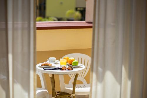 Makanan di atau berdekatan hotel