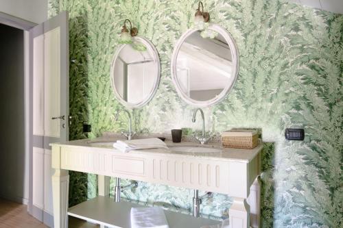 a bathroom with two mirrors and a sink at Pampucet in Colcavagno