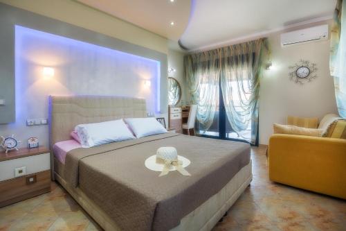 A bed or beds in a room at Happy villa