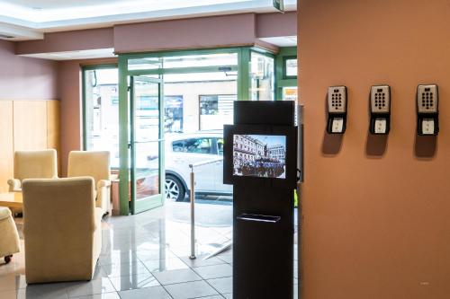 Una televisión o centro de entretenimiento en Hotel Silva