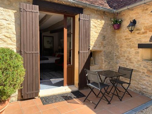 Patio nebo venkovní prostory v ubytování Le Noyer Résidence B&B