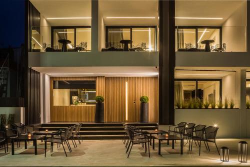 Un lugar para sentarse en Canale Hotel & Suites
