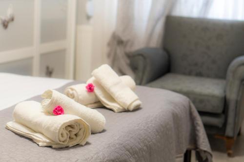 A bed or beds in a room at Studio Santa Monica