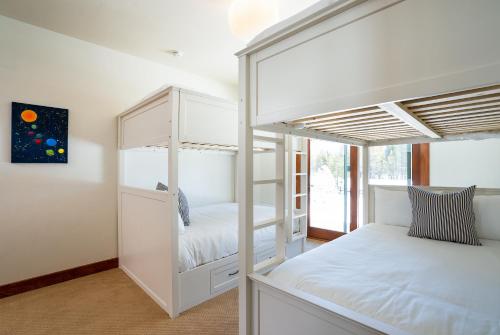 a bedroom with two bunk beds in it at New Listing! Luxury 3BD Residence on Gray's Crossing Golf Course in Truckee