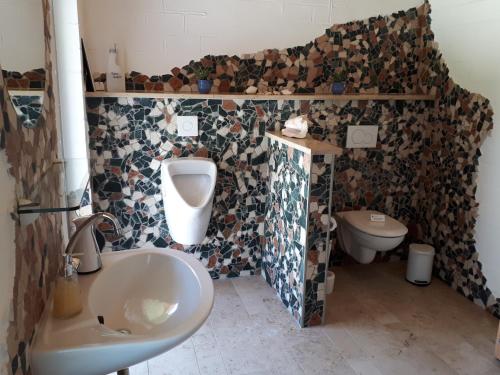 A bathroom at Ferienwohnung Pension am Weinberg