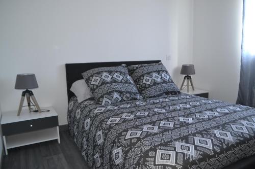 Un pat sau paturi într-o cameră la Maison Cinona