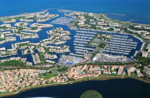 an aerial view of a harbor with boats at Studio cabine le grau du roi 6 min de la plage à pied in Le Grau-du-Roi