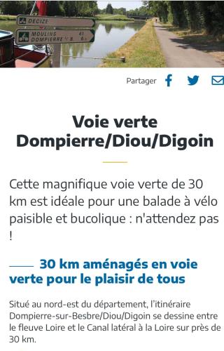 a page of a webpage with a sign and a river at Idéale famille, tout y est ! in Dompierre-sur-Besbre