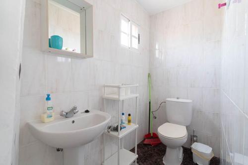 Phòng tắm tại Piscina compartida, Solo Adultos, AC, calefacción