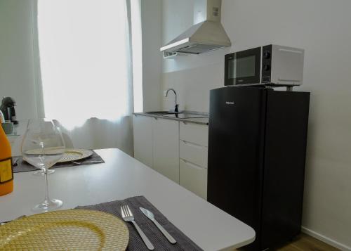 Kitchen o kitchenette sa Suite 649 Bilocale con terrazzo