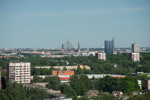 Nespecifikovaný výhled na destinaci Riga nebo výhled na město při pohledu z apartmánu
