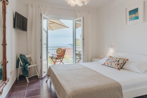 Anatota Hvar