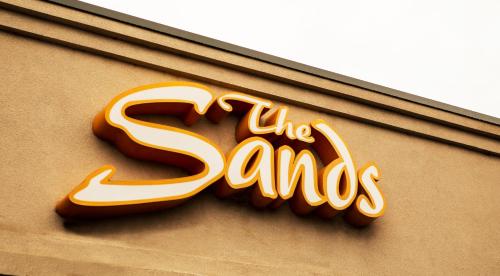 Un certificado, premio, letrero u otro documento en Nightelier Carrum Downs Sands Hotel