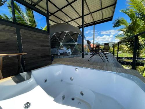 Φωτογραφία από το άλμπουμ του Glamping Montecarlo Domo Geodesico y Sauna Finlandés Guatapé σε Guatape