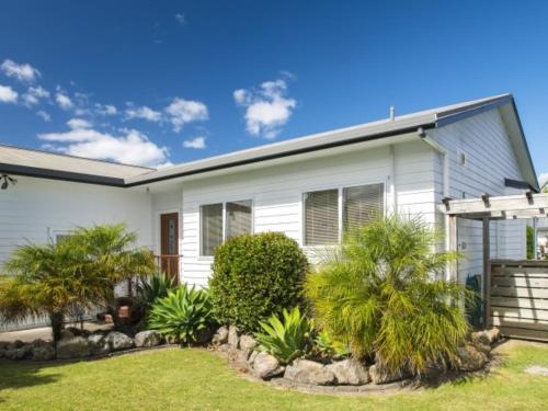 Taman di luar Tudor Park Motel Spacious with kitchens 1 minute walk to restaurant and shopping centre and Gisborne Hospital
