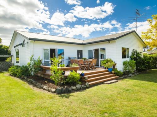 Taman di luar Tudor Park Motel Spacious with kitchens 1 minute walk to restaurant and shopping centre and Gisborne Hospital