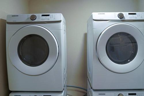 a washing machine and a dryer in a room at Dallas 4BR Large yard w HOT TUB , Fire pit and basketball Hoop in Dallas