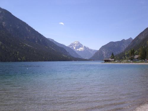 a large body of water with mountains in the background at Luftikus Lodge in Garmisch-Partenkirchen