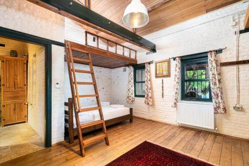 Ένα ή περισσότερα κρεβάτια σε δωμάτιο στο Ephesus Lodge