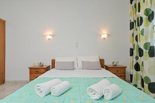 Ένα ή περισσότερα κρεβάτια σε δωμάτιο στο Alykes Studios & Suites