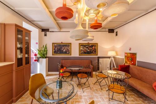 a living room with a couch and a table and chairs at Aurora Boutique Hotel & Private SPA in Spoleto