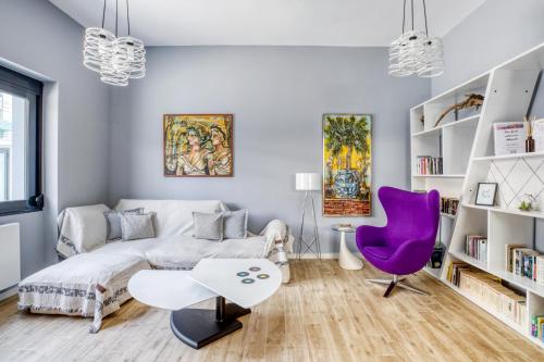Spacious flat with courtyard in Peristeri!