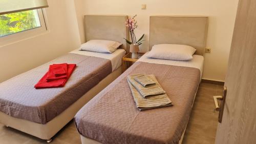 Rúm í herbergi á 'Aegean Breeze' Lux & Cozy Apartment in Nea Makri