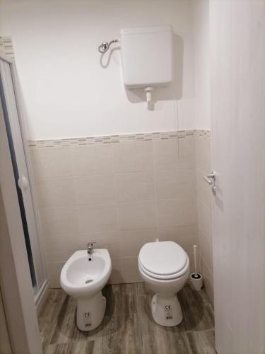 a small bathroom with a toilet and a bidet at la casetta in Termini Imerese