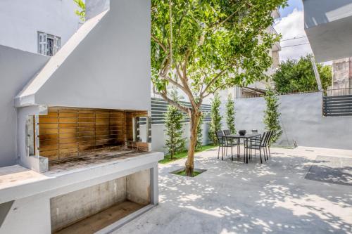 Spacious flat with courtyard in Peristeri!