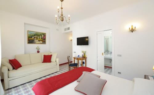 a living room with a bed and a couch at Boutique Gimagì in Amalfi