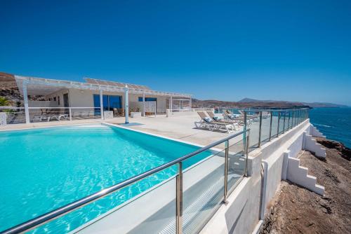 Bazén v ubytovaní Etti Paradise Suite Mediterraneo alebo v jeho blízkosti