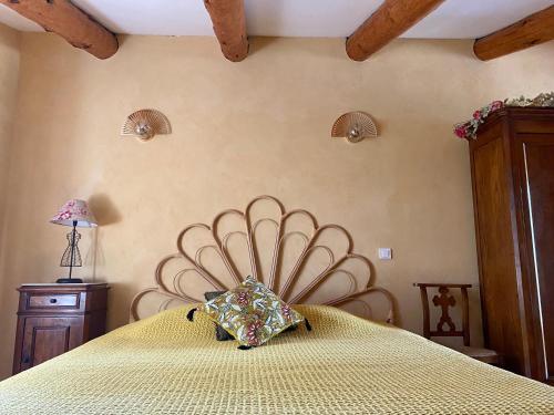 a bedroom with a bed with a pillow on it at Chambres d'hôtes et studios de charme - A Mandria in Murato