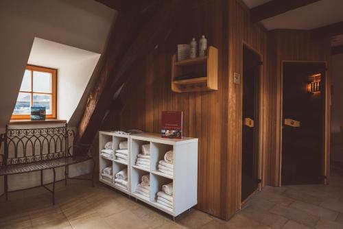a room with a white shelf with towels at Heritage Hotel Hallstatt in Hallstatt