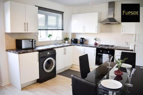 ✪ 3 Bed House Aylesbury, Flipside Property Serviced Accommodation ✯Business/Family