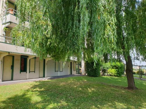 Taman di luar Premiere Classe Brive La Gaillarde Ouest