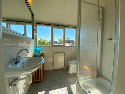 Koupelna v ubytování Hello Zeeland - Vakantiehuis Zwin 019