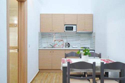 a kitchen and dining room with a table and chairs at Mikres Kyklades in Skala Potamias