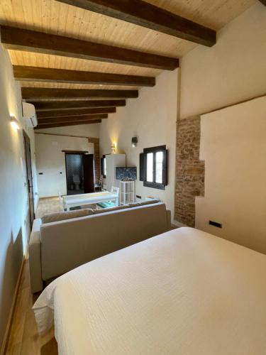 a bedroom with a bed and a bath room at APARTAMENTOS RURALES POSADA DE LLERENA in Llerena