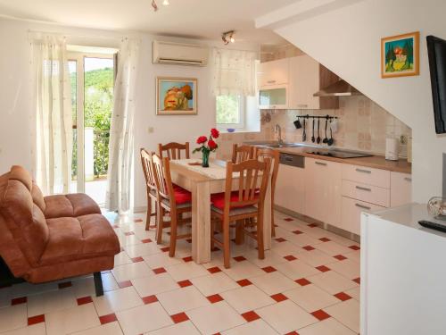 Apartment Marinella-2 by Interhome