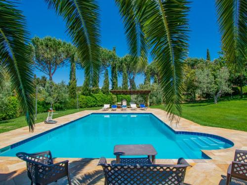 The swimming pool at or close to Holiday Home Villa Rosa by Interhome