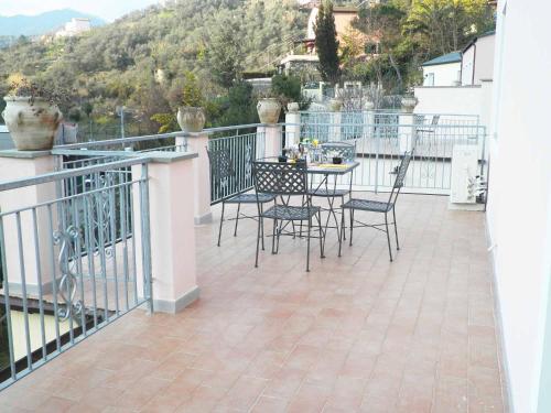 a patio with chairs and a table on a balcony at Costa Morroni in Levanto
