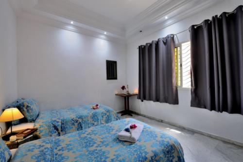a room with two beds and a window at LHOSTEL à Casablanca in Casablanca