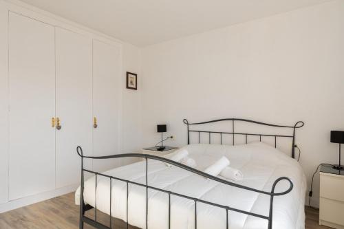 Postel nebo postele na pokoji v ubytování Hauzify I Center S'Agaró