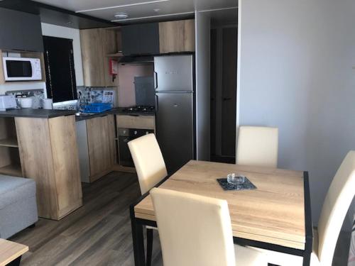 Kuchyň nebo kuchyňský kout v ubytování Mobilhome Canet en Roussillon - CANET PLAGE LOC
