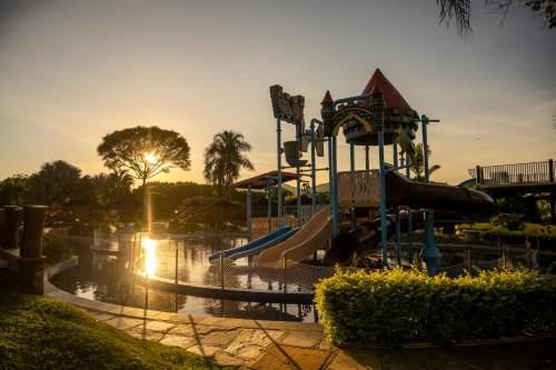 Der Swimmingpool an oder in der Nähe von Pousada dos Pireneus