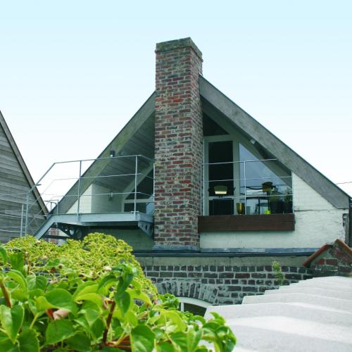 a house with a window on the side of it at Miniloft Abel Abri in Zingem