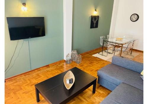 Cozy Apartment in Central Athens - Sleeps 6