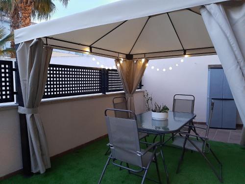 Patio nebo venkovní prostory v ubytování Gran terraza con piscina